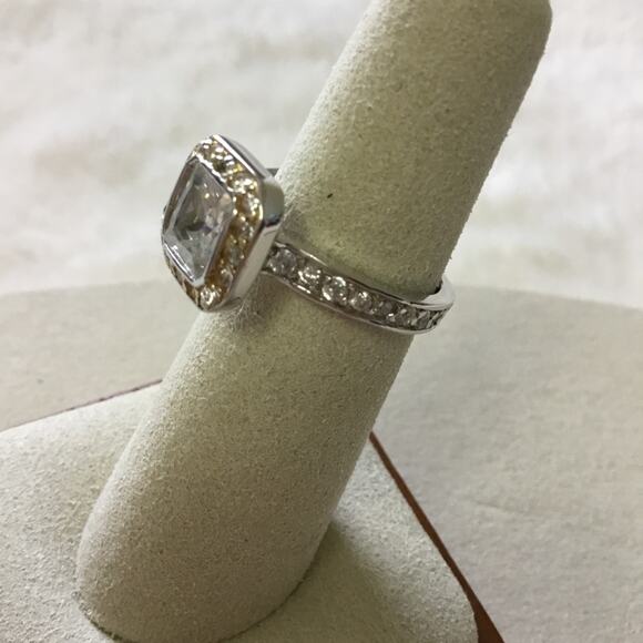 Sterling Silver Square Crystal Ring - Picture 5 of 10